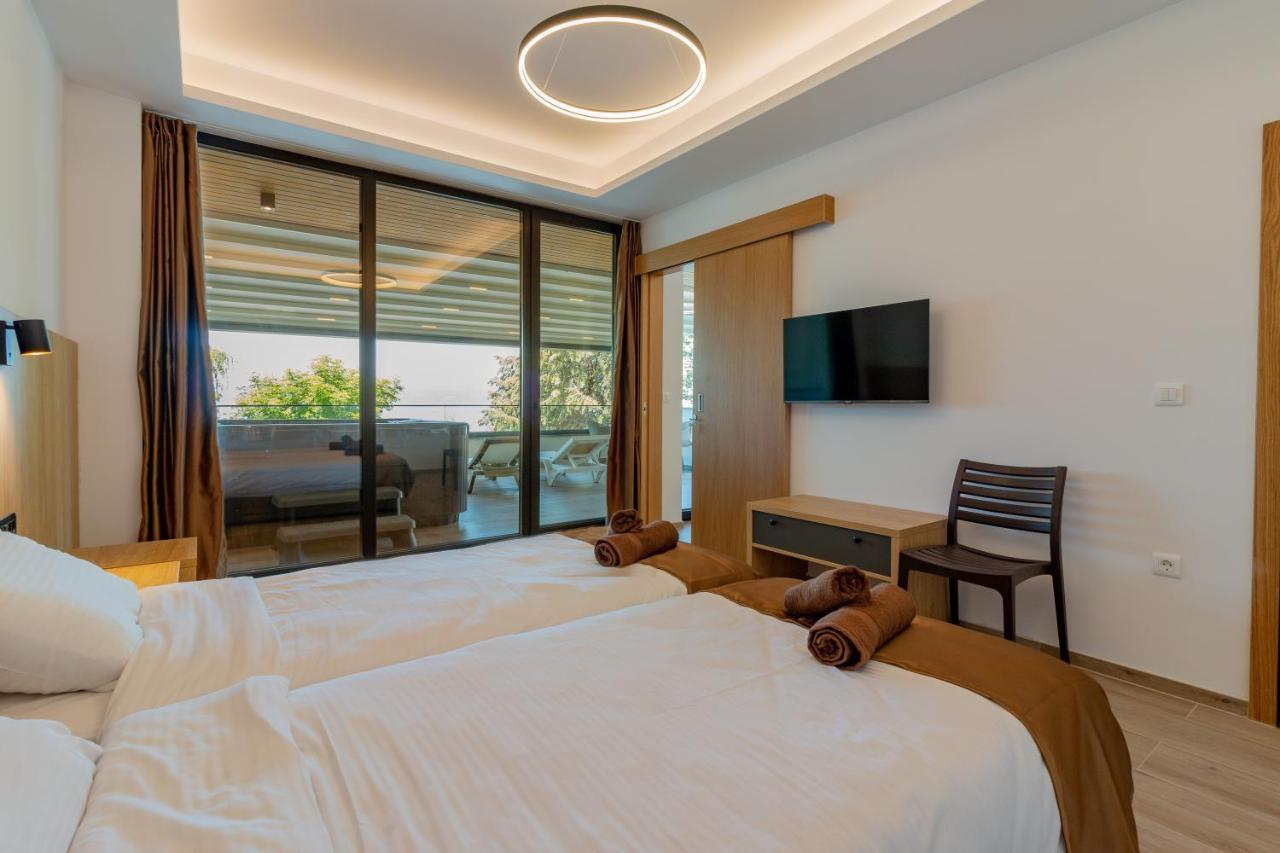 Lago Hotel ลากาดิน ภายนอก รูปภาพ