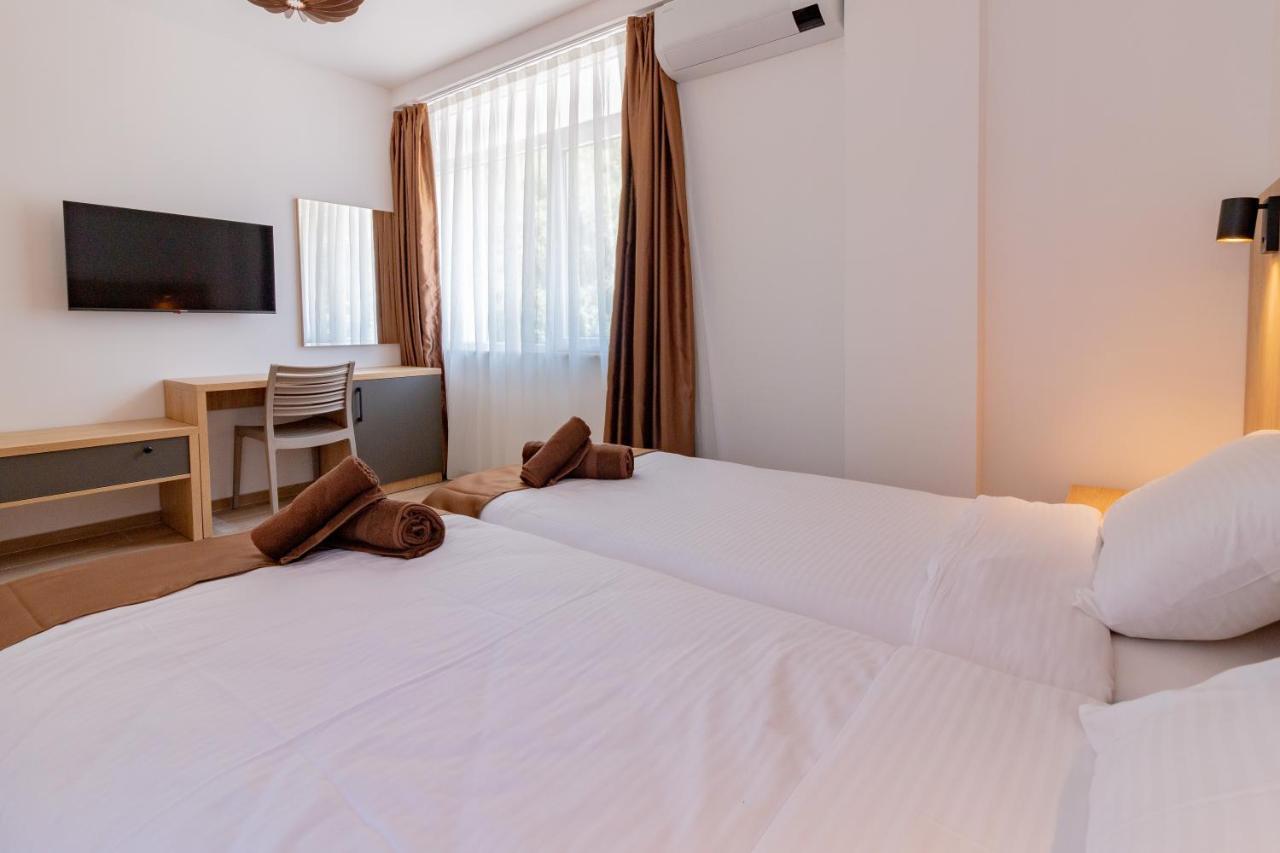 Lago Hotel ลากาดิน ภายนอก รูปภาพ